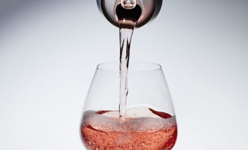 Autorizan vender vino en lata y otros envases metálicos