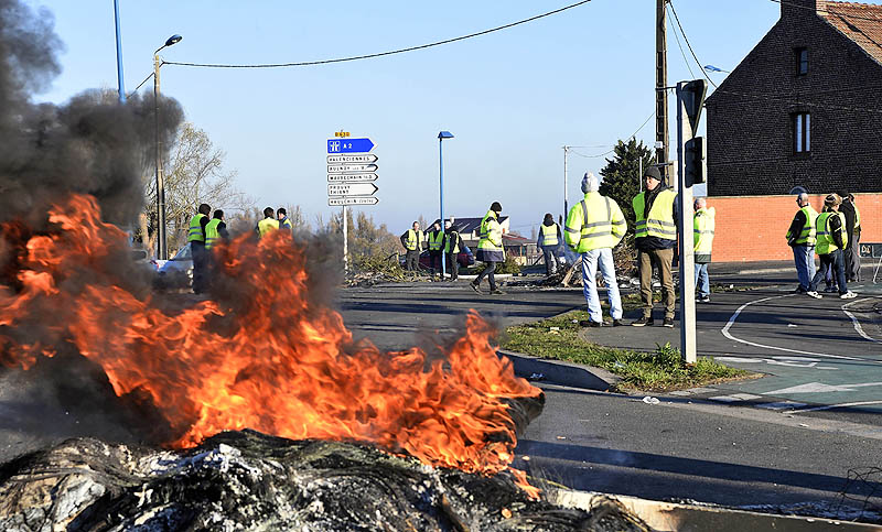 Siguen las protestas por los aumentos de impuestos a los combustibles en Francia