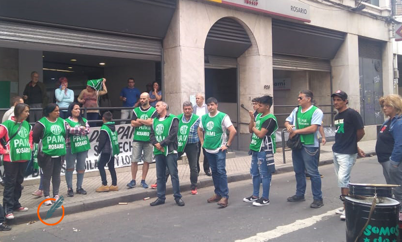Asamblea frente al Pami contra despidos y la reubicación de trabajadores