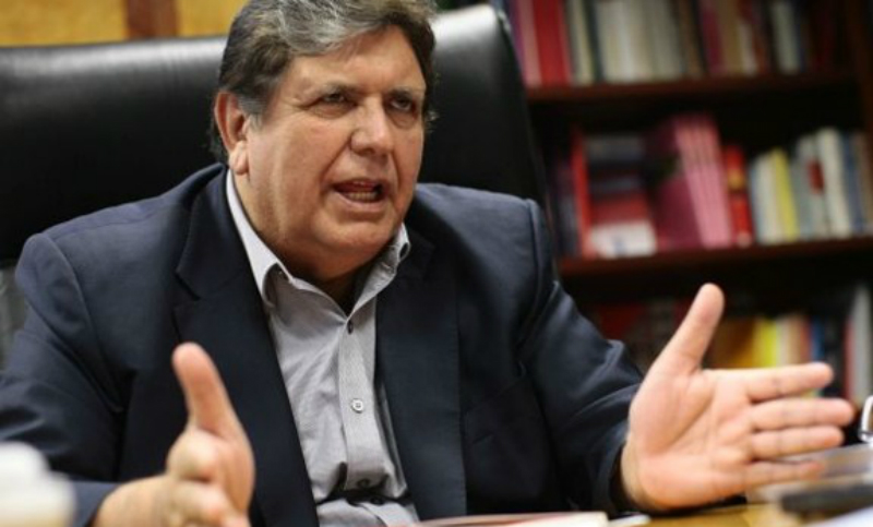Alan García cumplió una semana refugiado en la embajada uruguaya