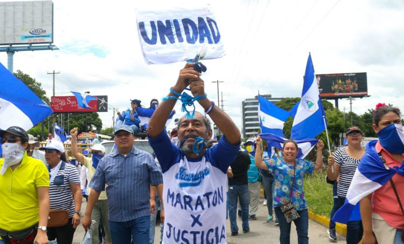 Arrestan a un maratonista que pide la renuncia del presidente nicaragüense