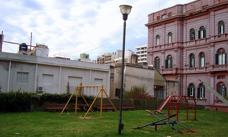 ¿Plazas «de bolsillo» en Rosario? Buscan convertir baldíos en espacios públicos