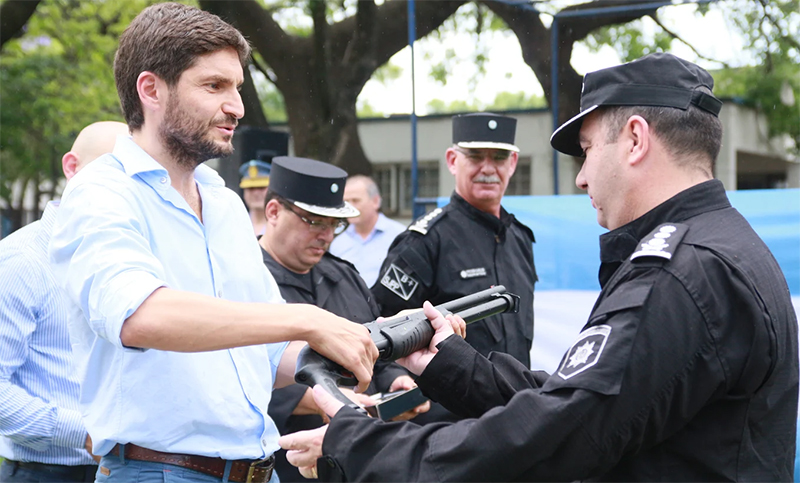 Pullaro entregó armas para la Policía y el Servicio Penitenciario en Rosario