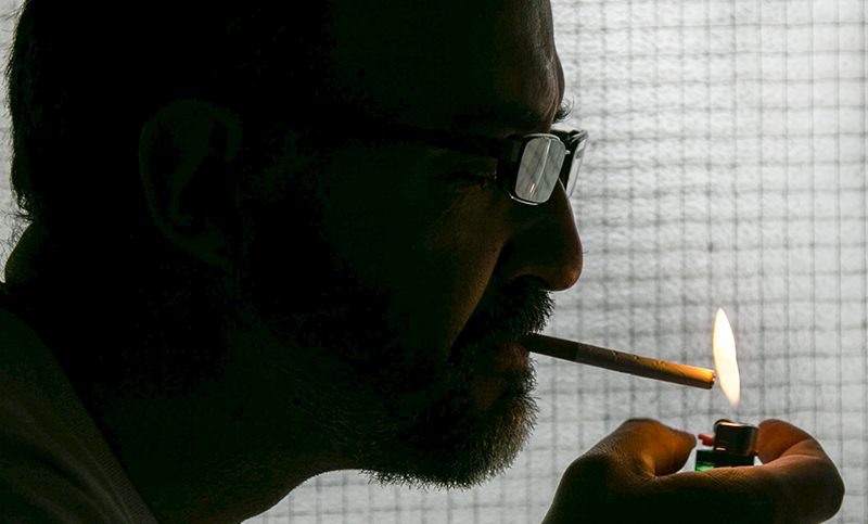 Las acciones de las tabacaleras cayeron ante posibles reglamentaciones a los cigarrillos