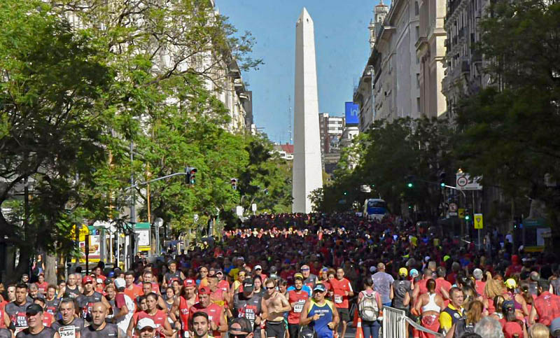 Miles de corredores en la San Silvestre de Buenos Aires