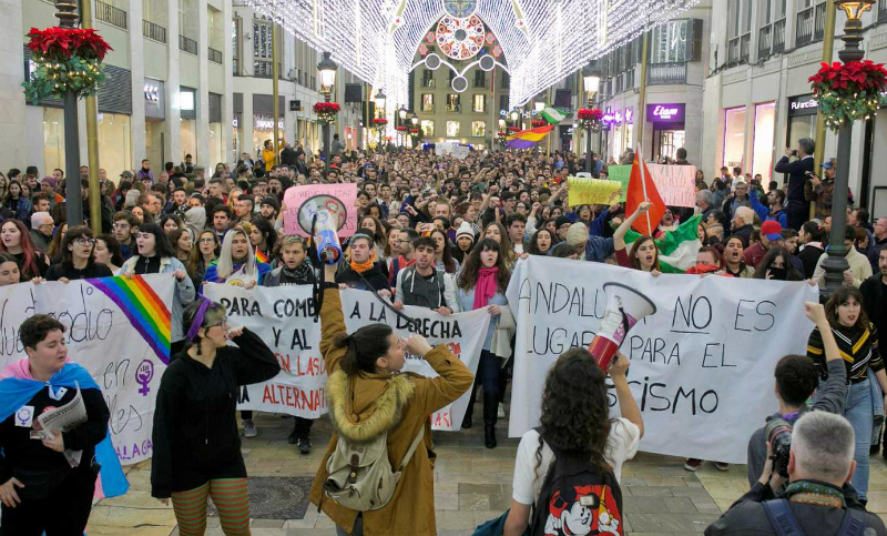 Miles de personas protestan contra la extrema derecha en Andalucía