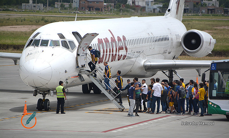 Un avión lleno de ilusiones de hinchas canallas partió hacia Mendoza
