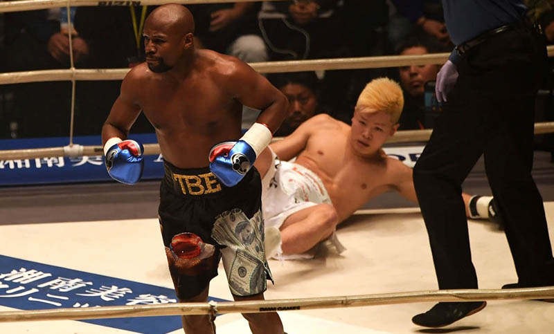 Mayweather noqueó al japonés Nasukawa de kickboxing en el primer round