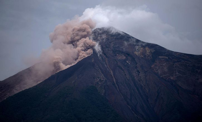 Sigue el alerta por el Volcán de Fuego en Guatemala