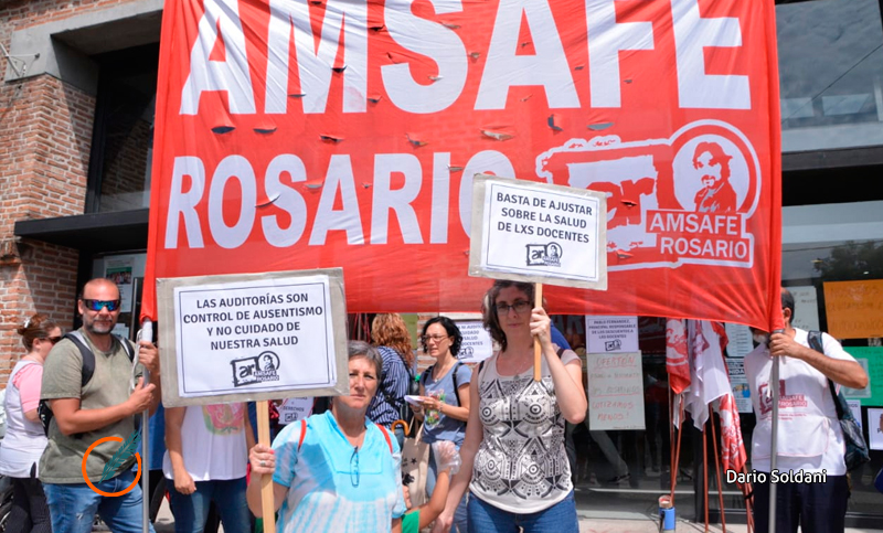 Los docentes dicen «basta de ajuste en salud laboral»