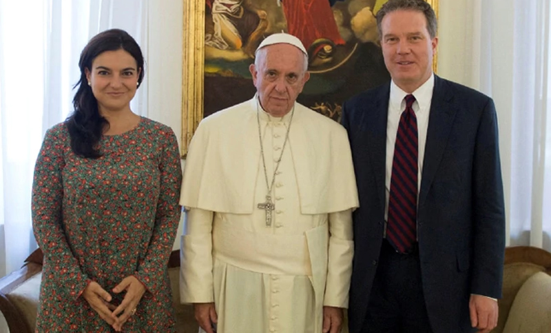 Renuncian el portavoz del Vaticano y su adjunta