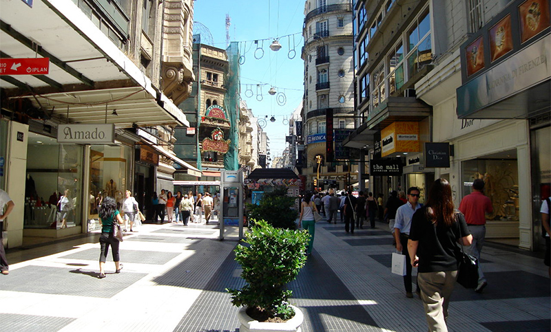 En la peatonal Florida de Buenos Aires ya hay el doble de locales vacíos