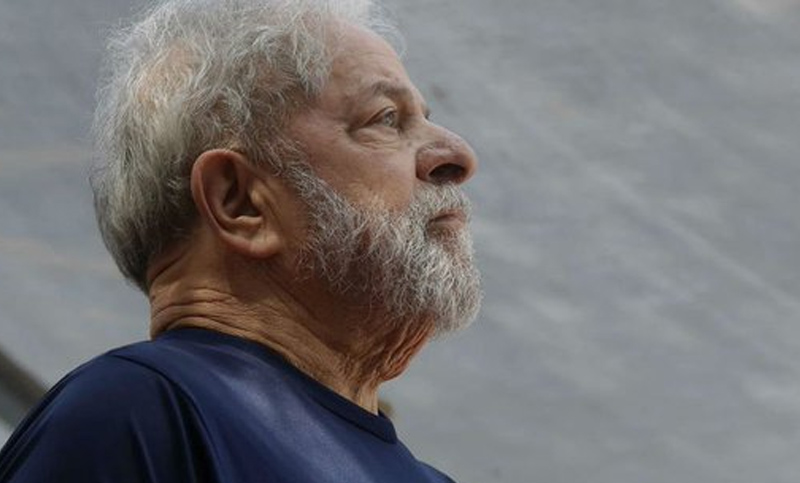 Seguidores de Lula celebran año nuevo frente a su cárcel