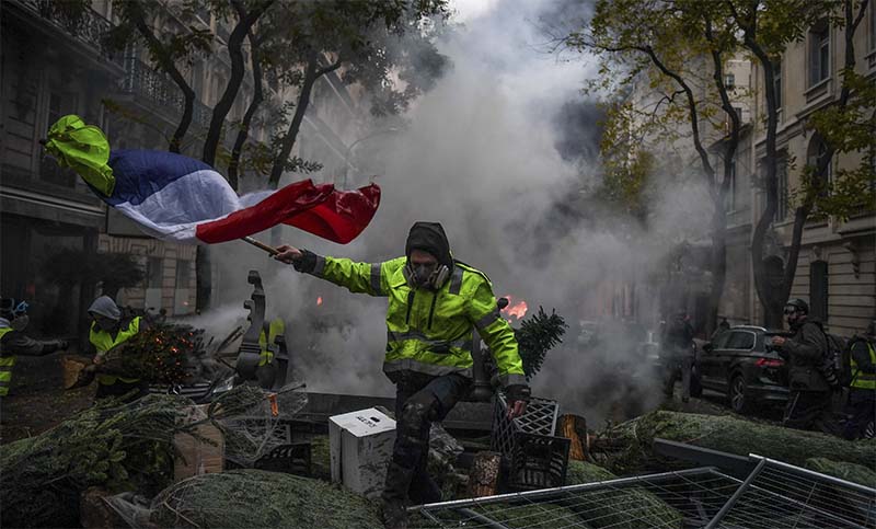 Arde Francia: protesta de “chalecos amarillos” y detenidos; claves del conflicto