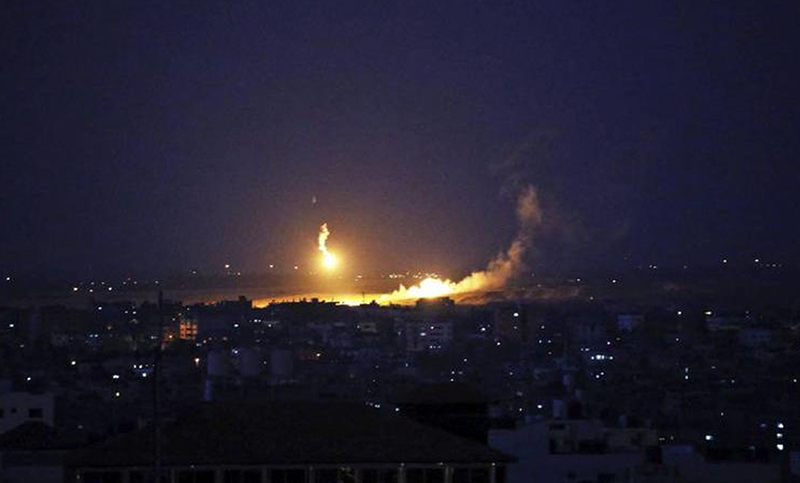 Israel bombardea Gaza después del lanzamiento de un proyectil contra su territorio
