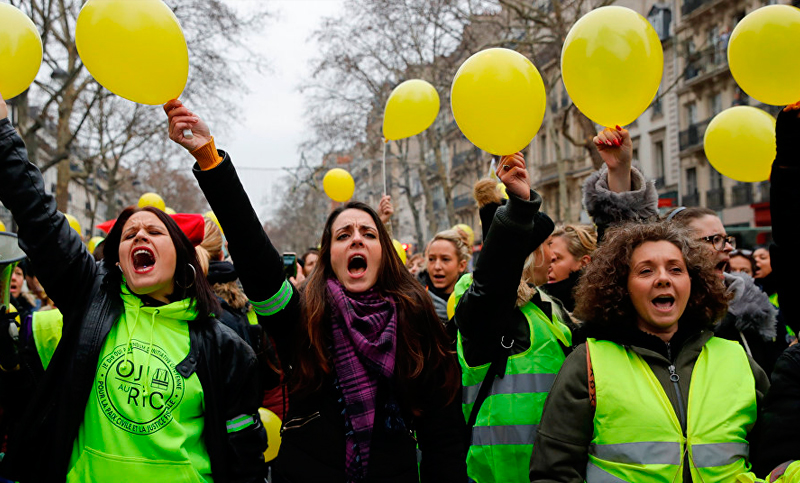 Las mujeres muestran otra cara de las protestas de los chalecos amarillos
