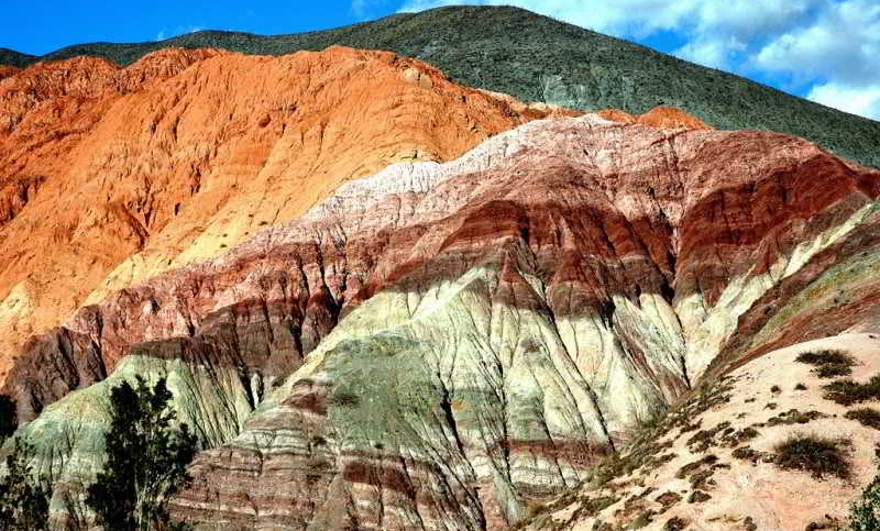Declaran Monumento Histórico Natural al cerro de los Siete Colores para evitar que se construya una obra