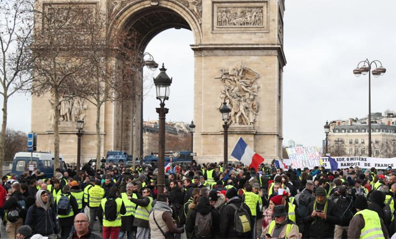 Echaron al jefe de Policía de París y prohíben protestas de “chalecos amarillos”