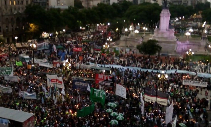 Gremios realizaron su Marcha de las Antorchas contra los aumentos de tarifas