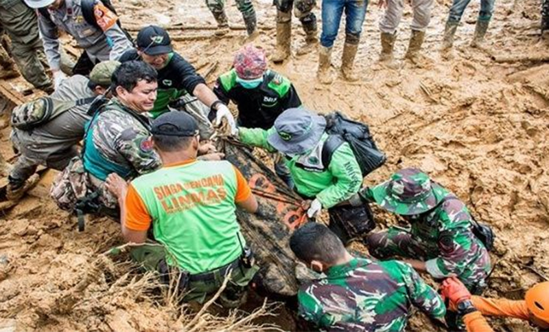 Al menos 15 muertos en deslizamiento de terreno en Indonesia