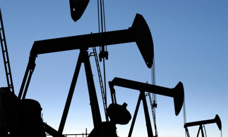Baja el precio del petróleo en los mercados internacionales