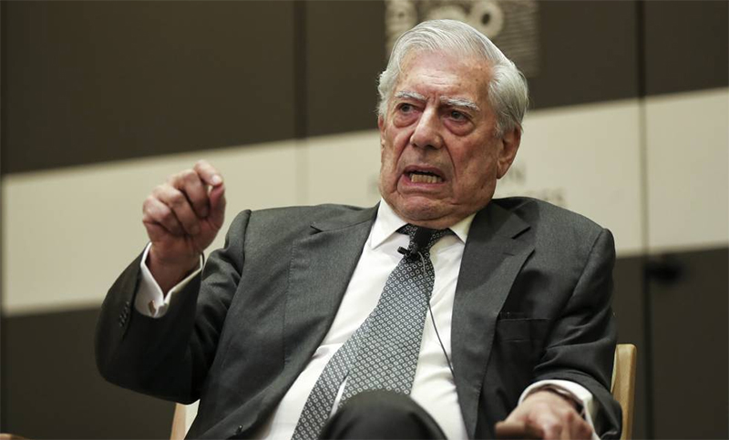 Vargas Llosa y otros escritores se manifestaron «contra el populismo» en Europa