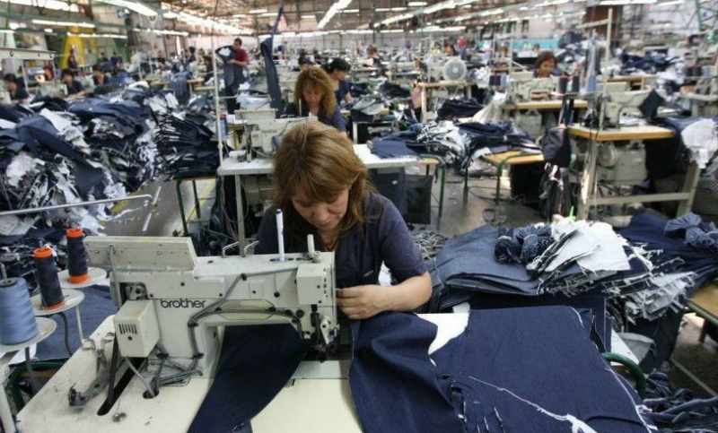 Empresarios textiles advirtieron que el Gobierno «lleva al país al precipicio»