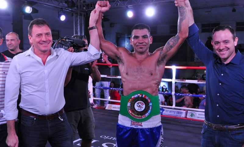 Quiroz se consagró campeón latino supermediano en San Lorenzo