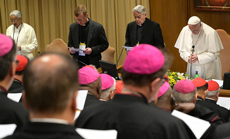 El Papa pide «medidas concretas» al abrir cumbre contra pederastia