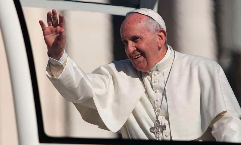 El Papa Francisco emprende su viaje por los Emiratos Árabes para reforzar el diálogo religioso