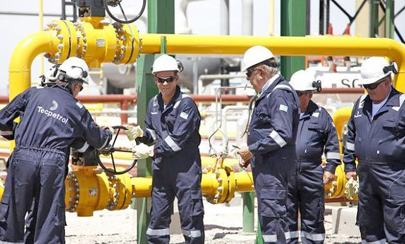 Una empresa favorecida por el gobierno para transportar petróleo hasta 2052 suspenderá a 300 trabajadores