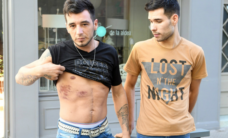 Seis policías detenidos por golpear y torturar a una pareja gay