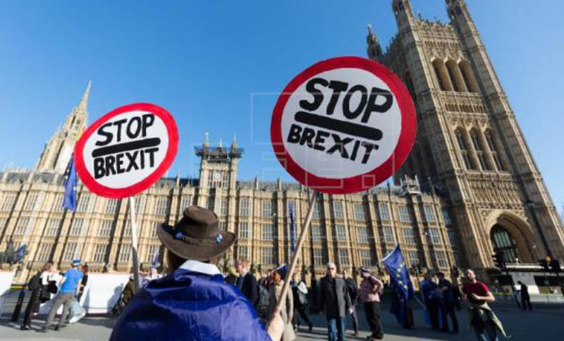 El Parlamento británico decide si pide una prórroga del Brexit