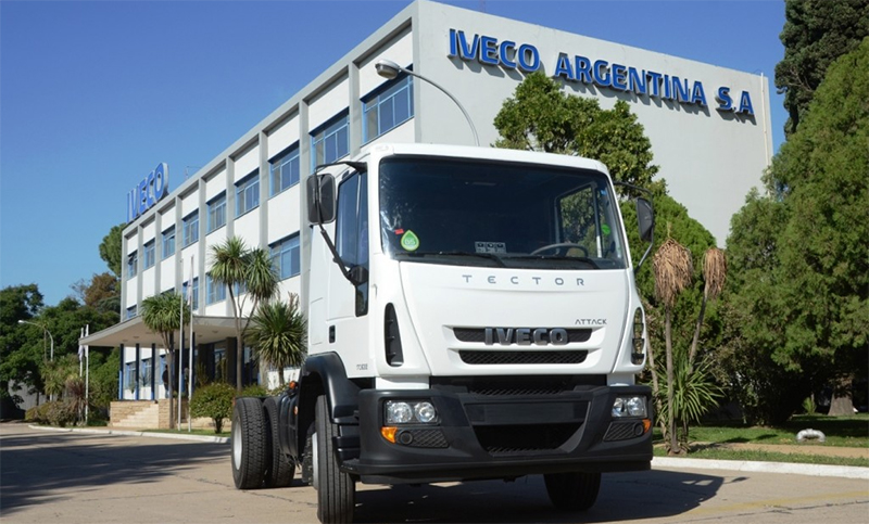 Iveco suspende 900 operarios y también paraliza su planta cordobesa