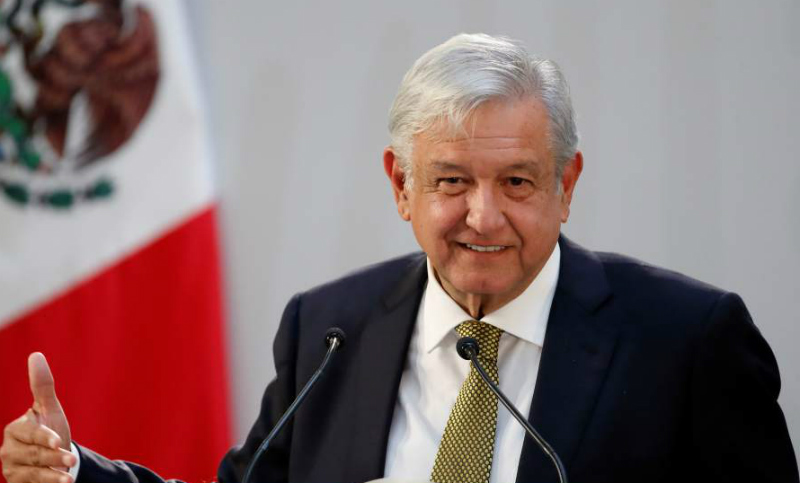 López Obrador convocó a los docentes para redactar juntos la reforma educativa