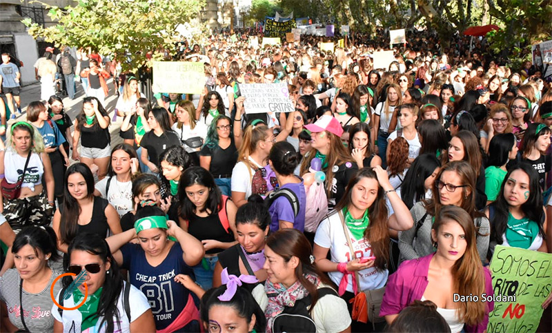 Miles de mujeres marcharon en la ciudad para reivindicar sus derechos