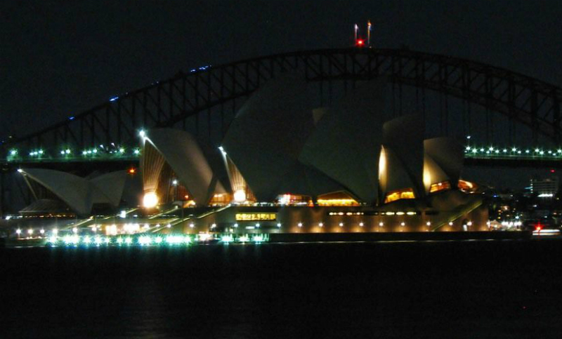 La Opera de Sidney encabezó un apagón mundial por el medio ambiente