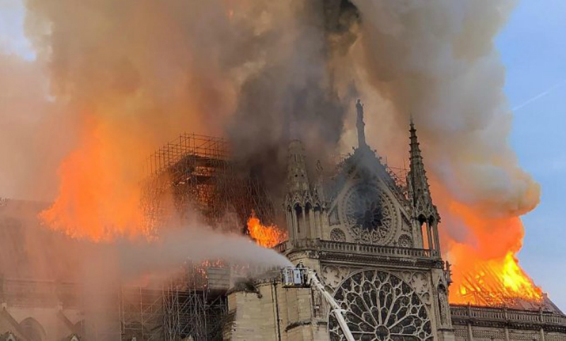 El Gobierno francés pretende que Notre Dame vuelva a abrir en cinco años