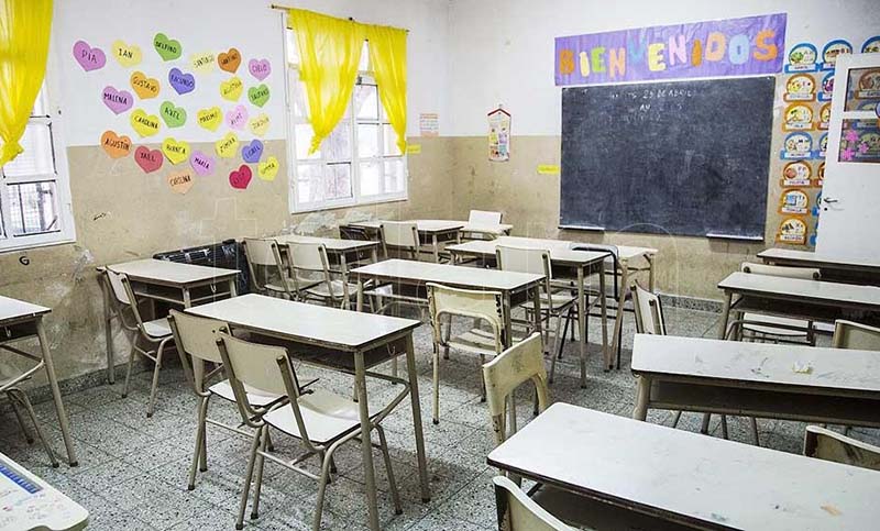Más de 700 docentes de Chubut comenzaron una retención de servicios