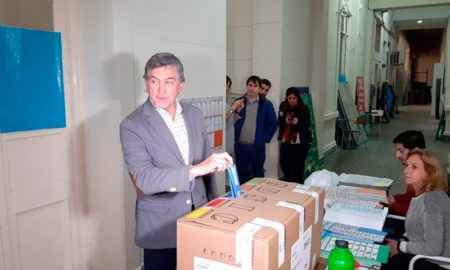 Boasso votó a la espera de resultados favorables en su interna con López Molina