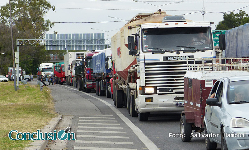 A causa de la recesión se necesita la mitad de los camiones para trasladar mercadería