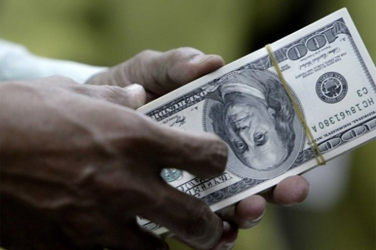El dólar pisó el freno y cerró una semana con un leve descenso