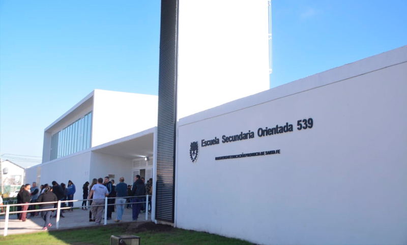 Lifschitz, Fein y Bonfatti inauguraron el edificio de una nueva secundaria en barrio Fontanarrosa