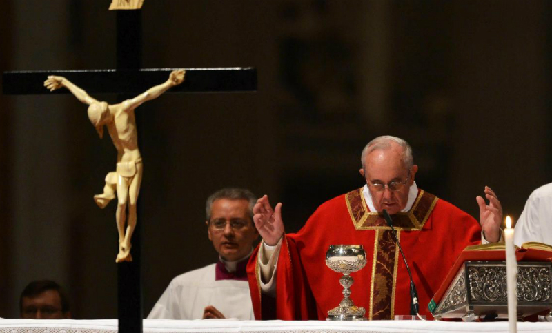 Francisco pidió por los inmigrantes y los “hambrientos” en su séptimo Vía Crucis