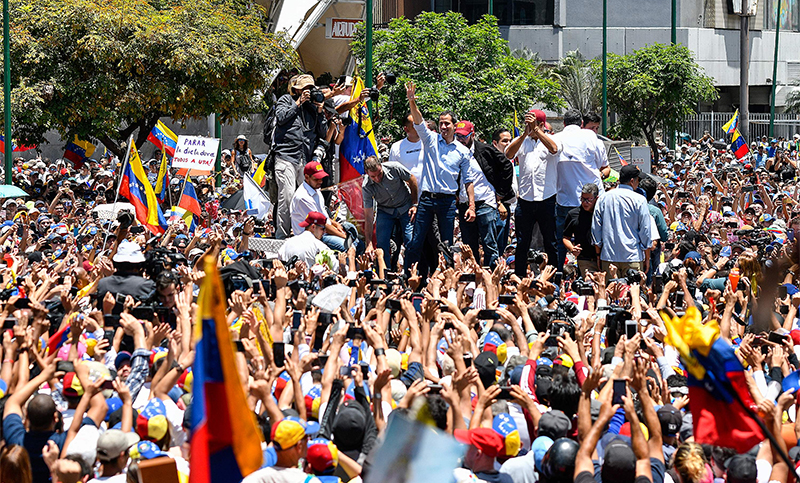 Guaidó apuesta a una “escalada de presión definitiva” contra Maduro