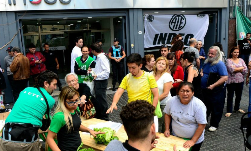 Realizaron un Verdurazo frente al Indec para protestar contra la inflación