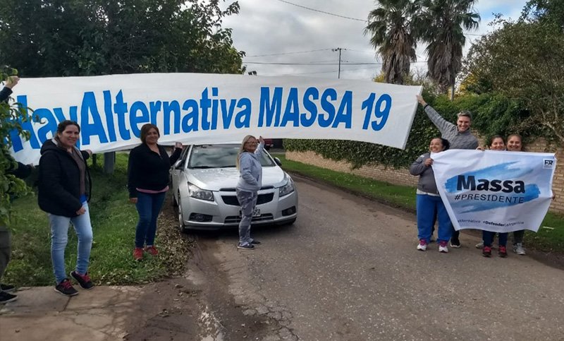 La juventud del Frente Renovador empezó la campaña callejera en el cumpleaños de Massa