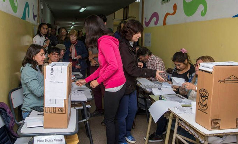 Con alta participación, cerraron los comicios para elegir gobernador en Río Negro