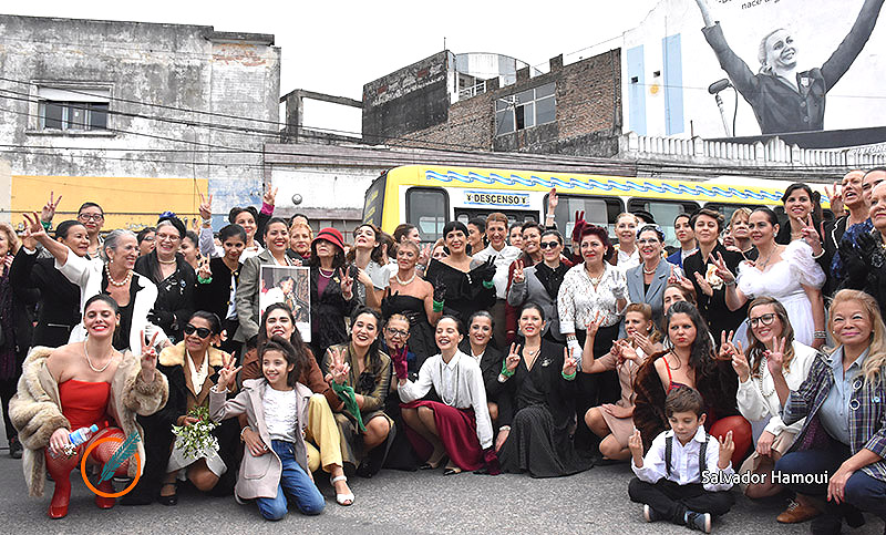 Caravana de militantes para conmemorar los 100 años del nacimiento de Evita