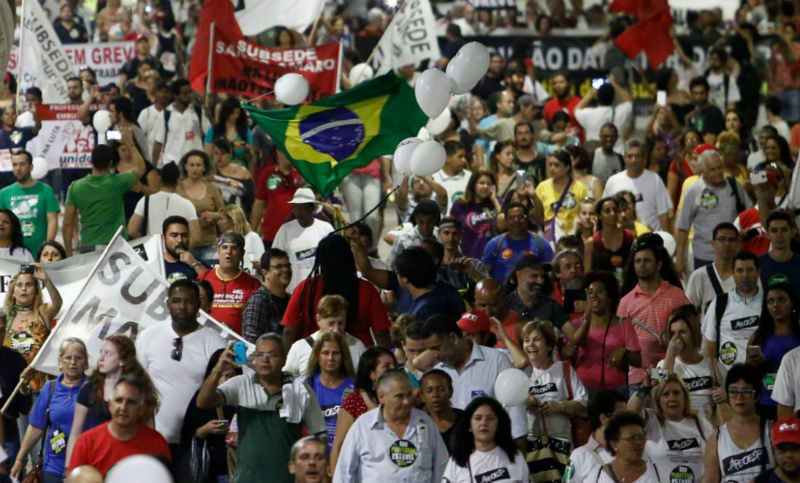 Docentes y estudiantes van a una huelga nacional en Brasil